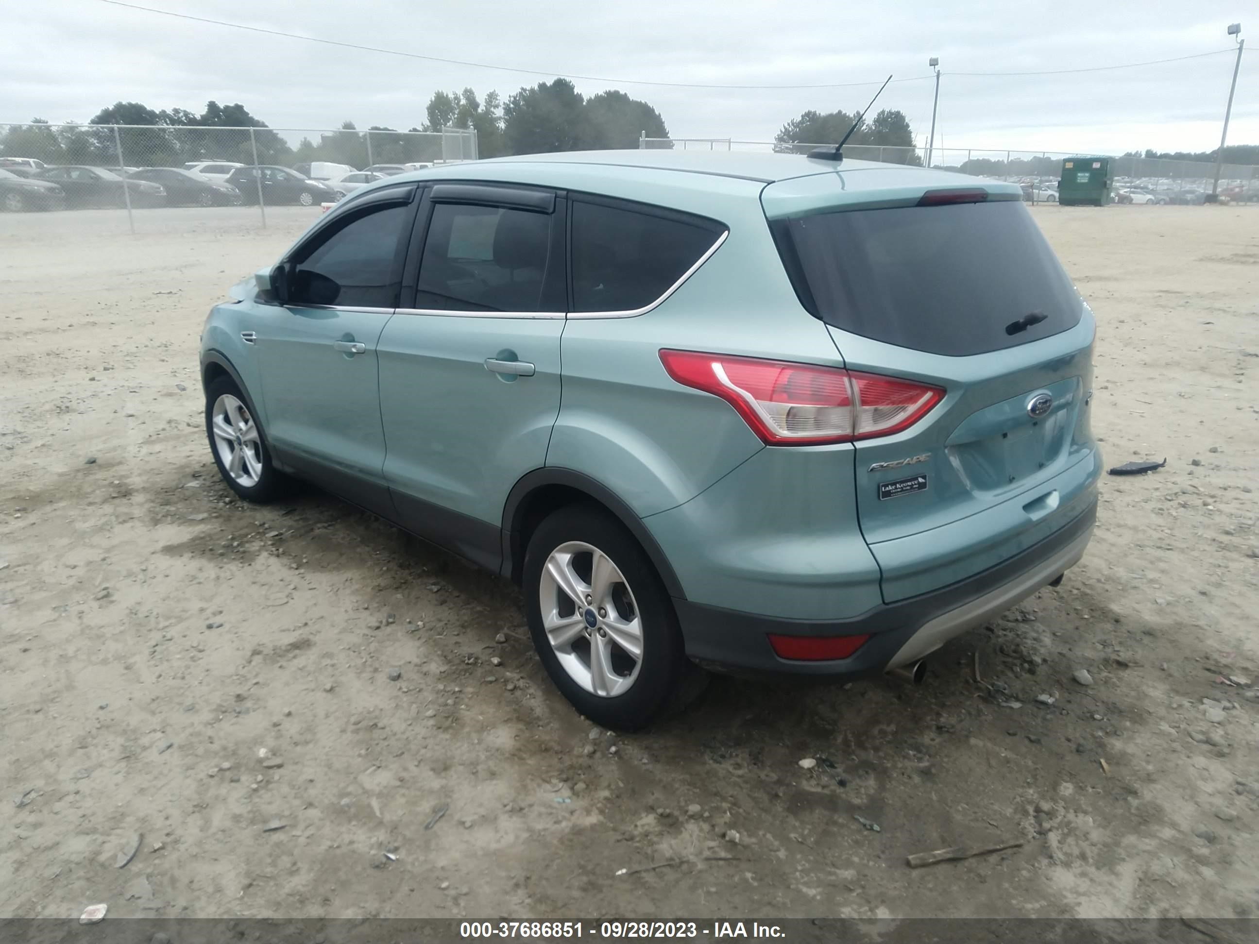 Photo 2 VIN: 1FMCU0GX2DUB43336 - FORD ESCAPE 