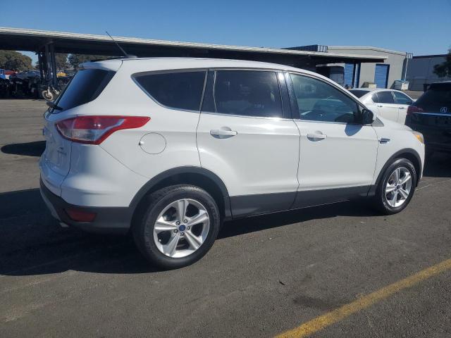 Photo 2 VIN: 1FMCU0GX3FUA63028 - FORD ESCAPE SE 