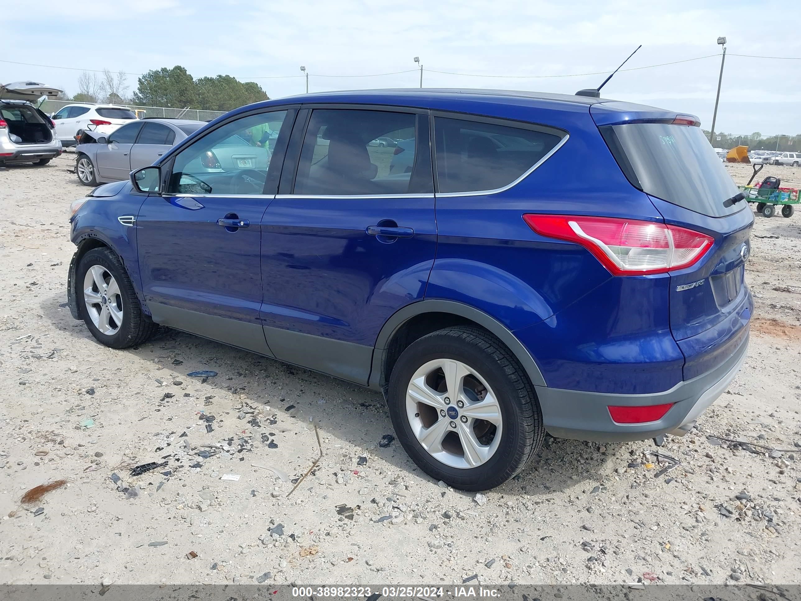 Photo 2 VIN: 1FMCU0GX4FUA90092 - FORD ESCAPE 