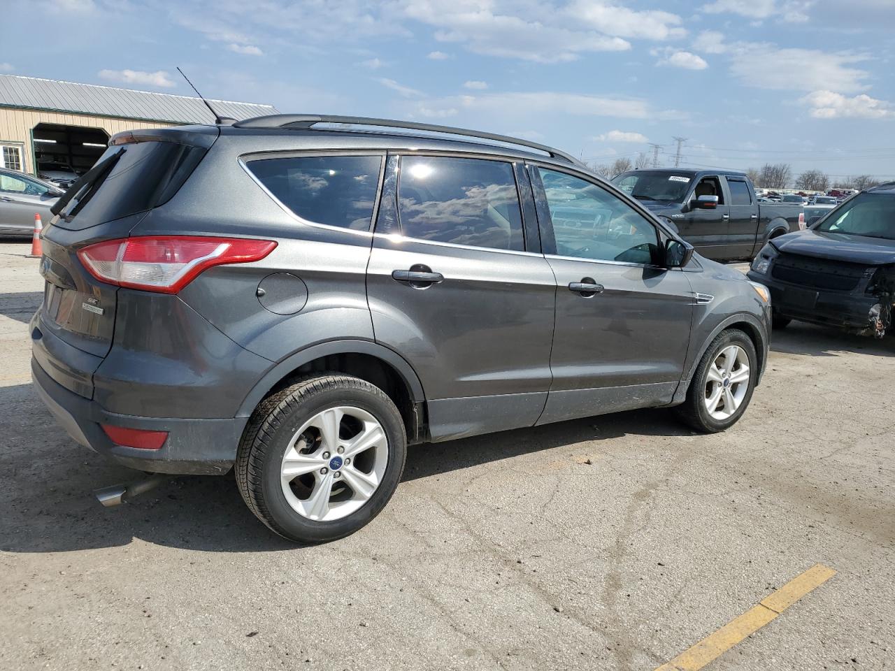 Photo 2 VIN: 1FMCU0GX4FUC59821 - FORD ESCAPE 