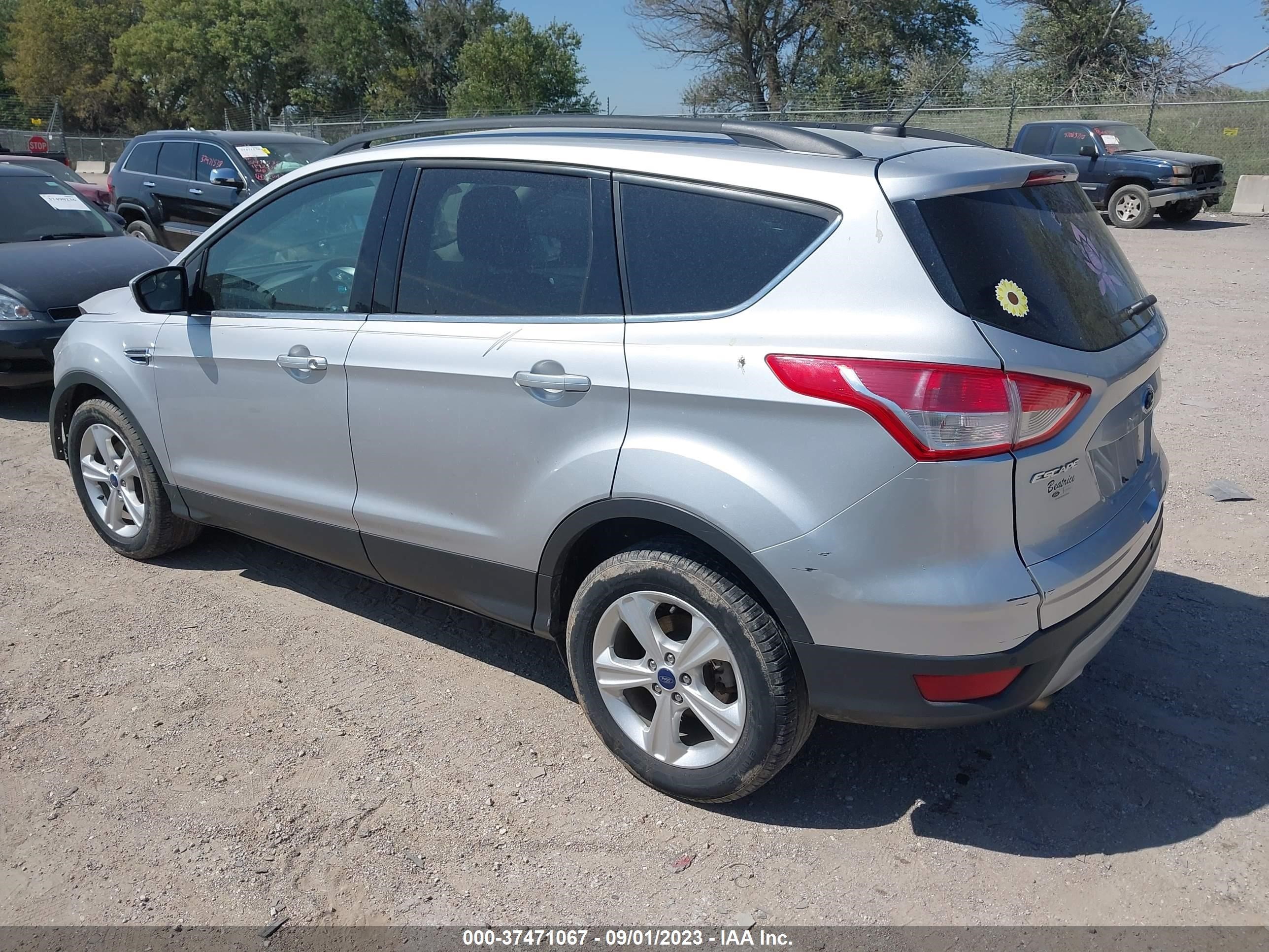 Photo 2 VIN: 1FMCU0GX4GUB15185 - FORD ESCAPE 