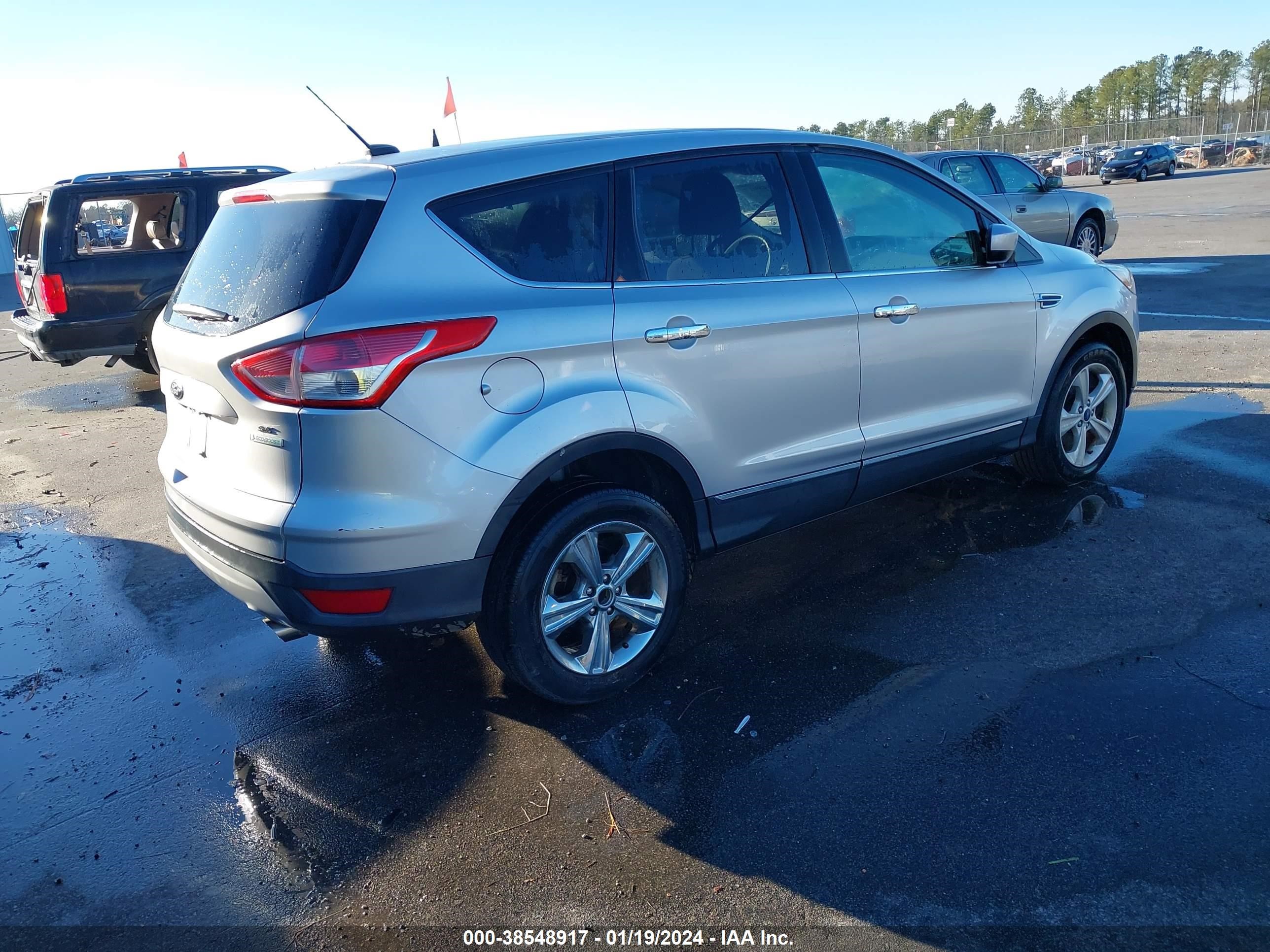 Photo 3 VIN: 1FMCU0GX5EUE46788 - FORD ESCAPE 