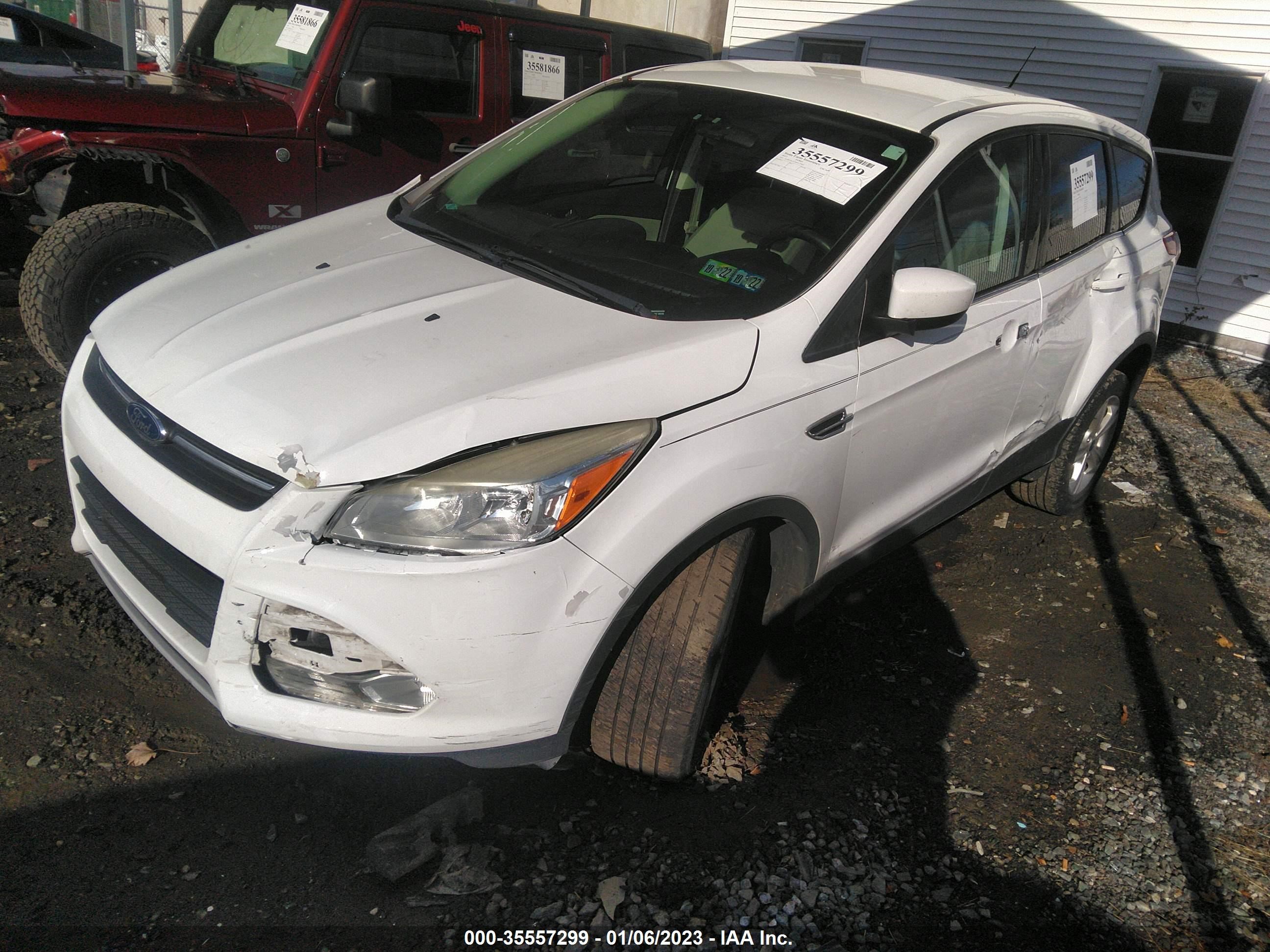 Photo 1 VIN: 1FMCU0GX7DUC75802 - FORD ESCAPE 