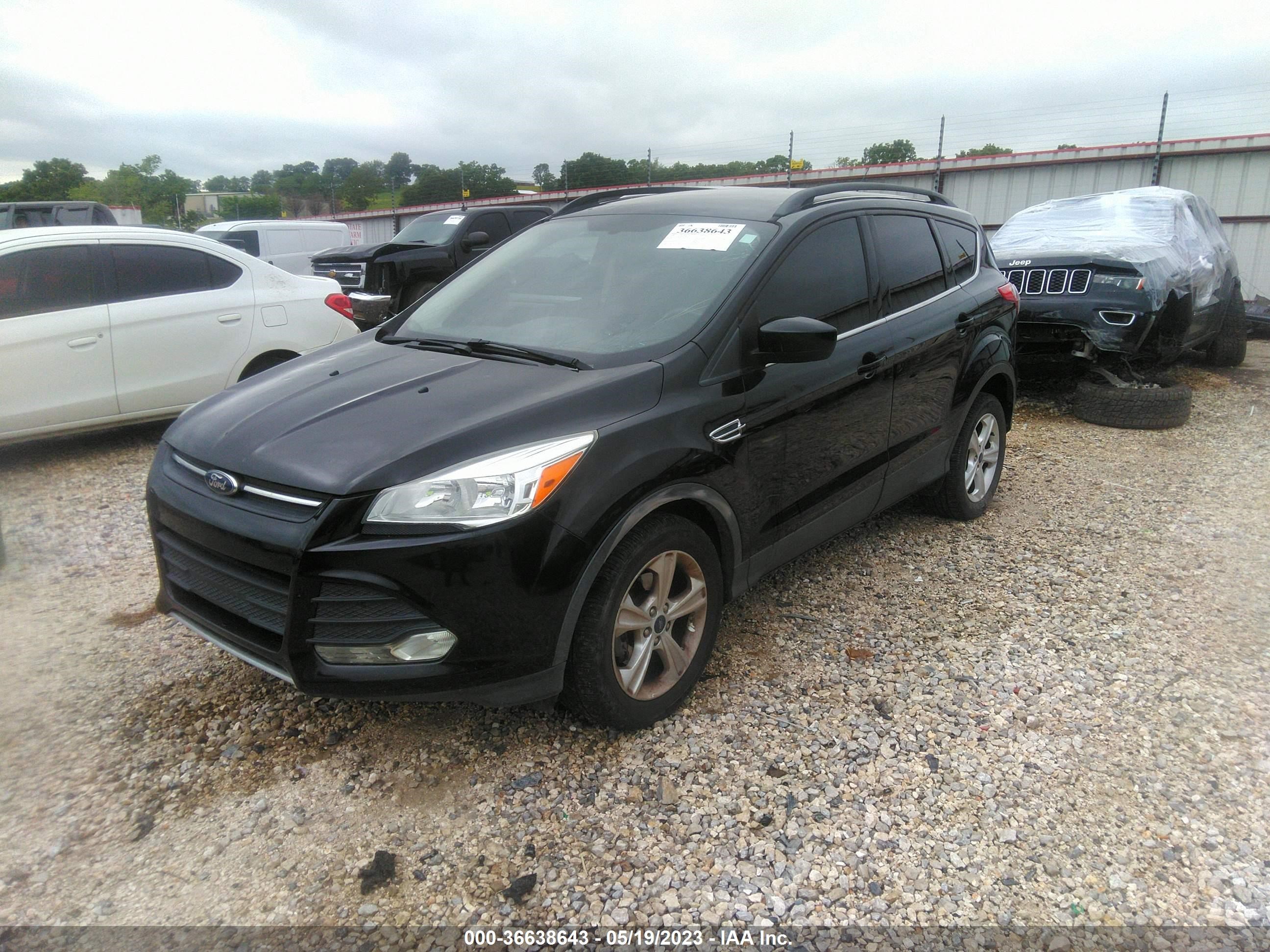 Photo 1 VIN: 1FMCU0GX7GUB57009 - FORD ESCAPE 