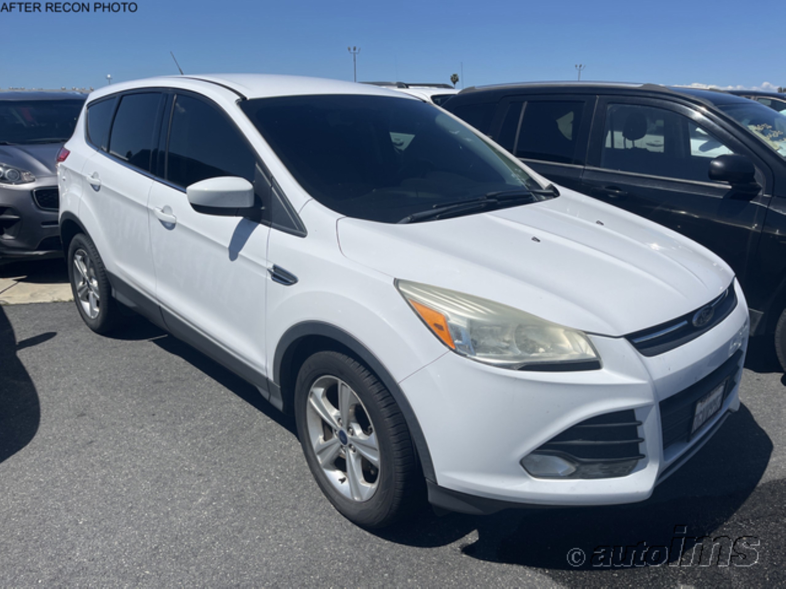 Photo 2 VIN: 1FMCU0GX8EUD59760 - FORD ESCAPE 