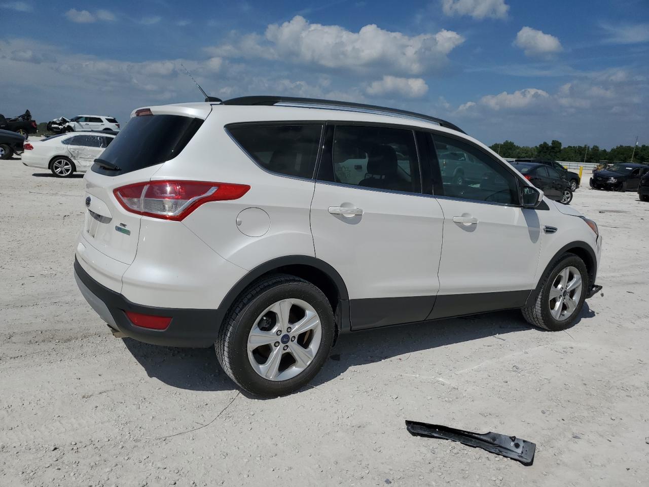 Photo 2 VIN: 1FMCU0GX9GUA61091 - FORD ESCAPE 