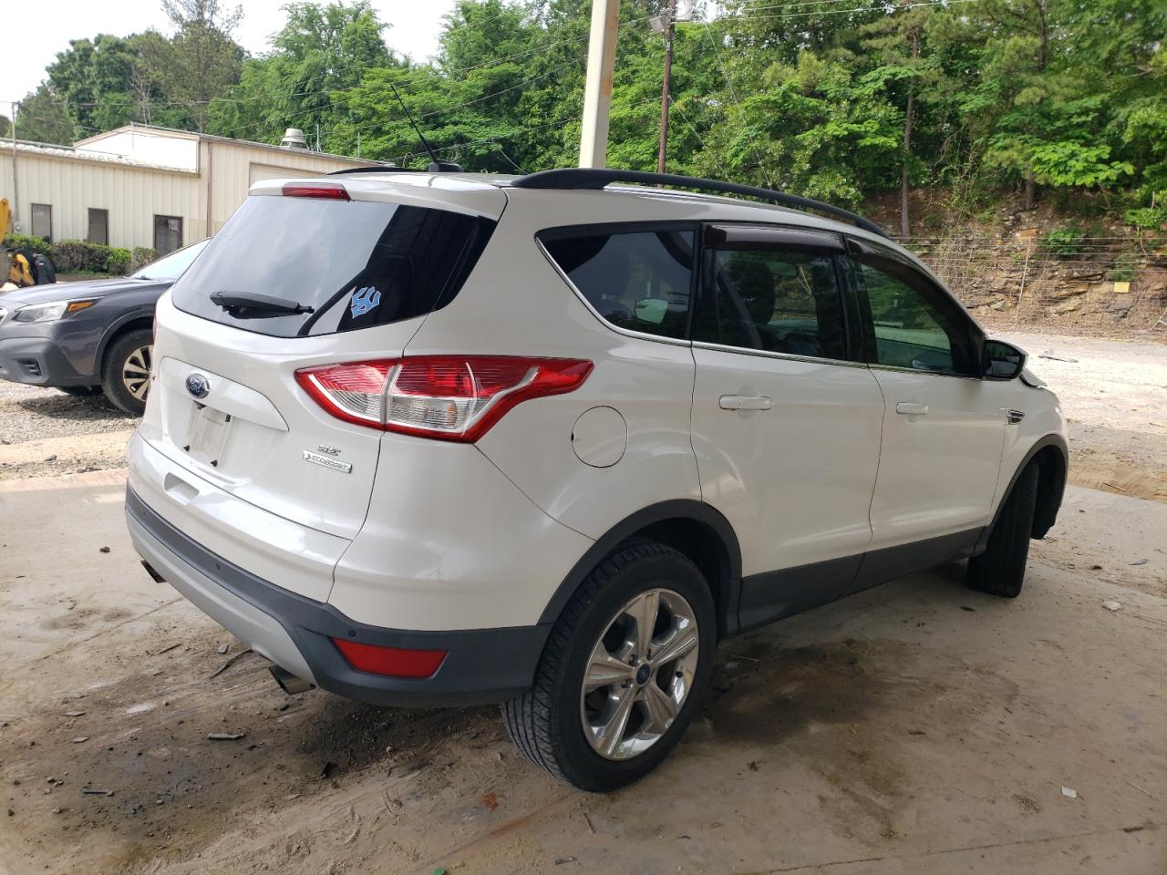 Photo 2 VIN: 1FMCU0GXXGUA49631 - FORD ESCAPE 