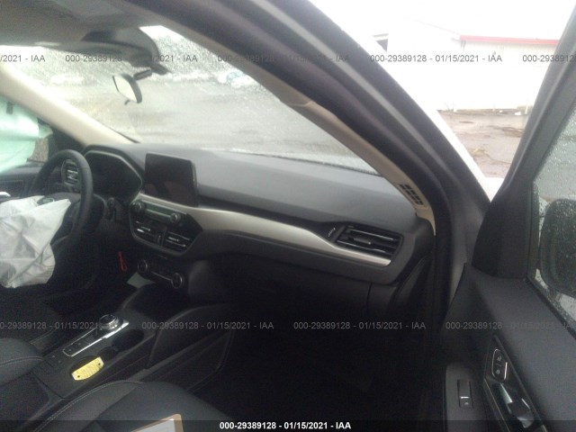 Photo 4 VIN: 1FMCU0H6XLUA68065 - FORD ESCAPE 