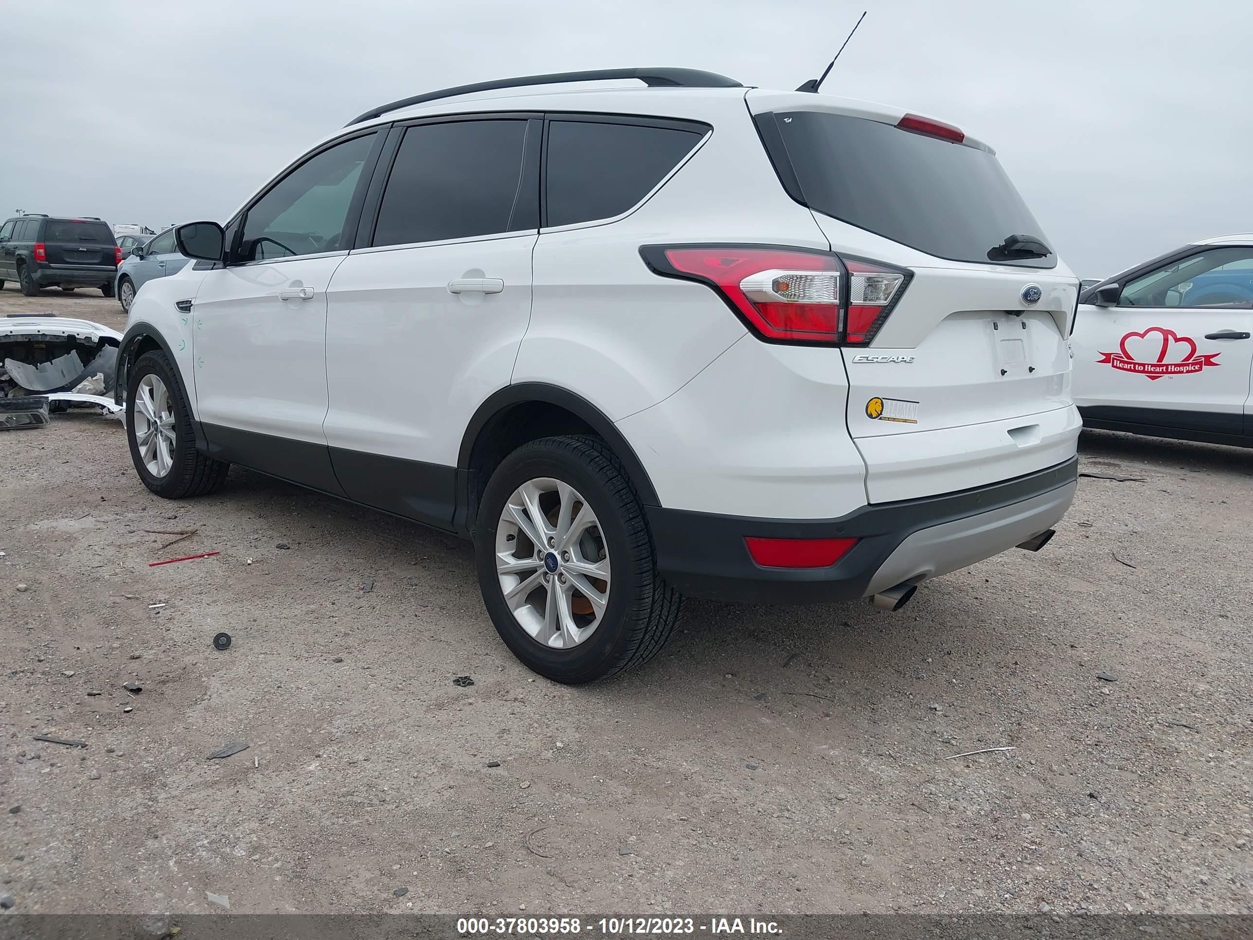 Photo 2 VIN: 1FMCU0HD0JUC48022 - FORD ESCAPE 