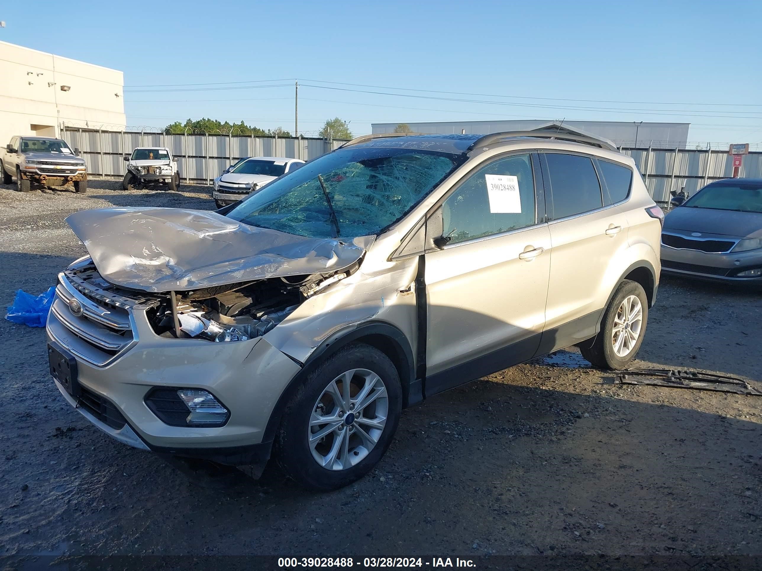 Photo 2 VIN: 1FMCU0HD0JUD54454 - FORD ESCAPE 