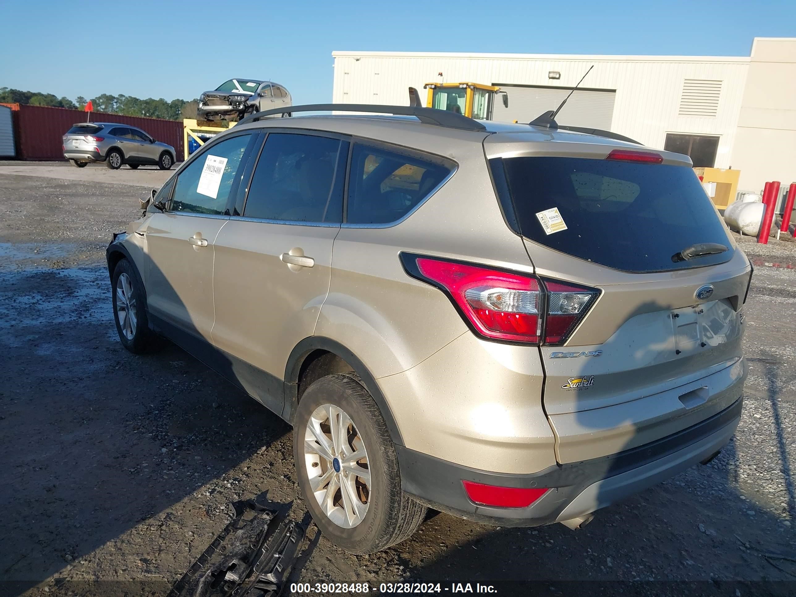 Photo 3 VIN: 1FMCU0HD0JUD54454 - FORD ESCAPE 