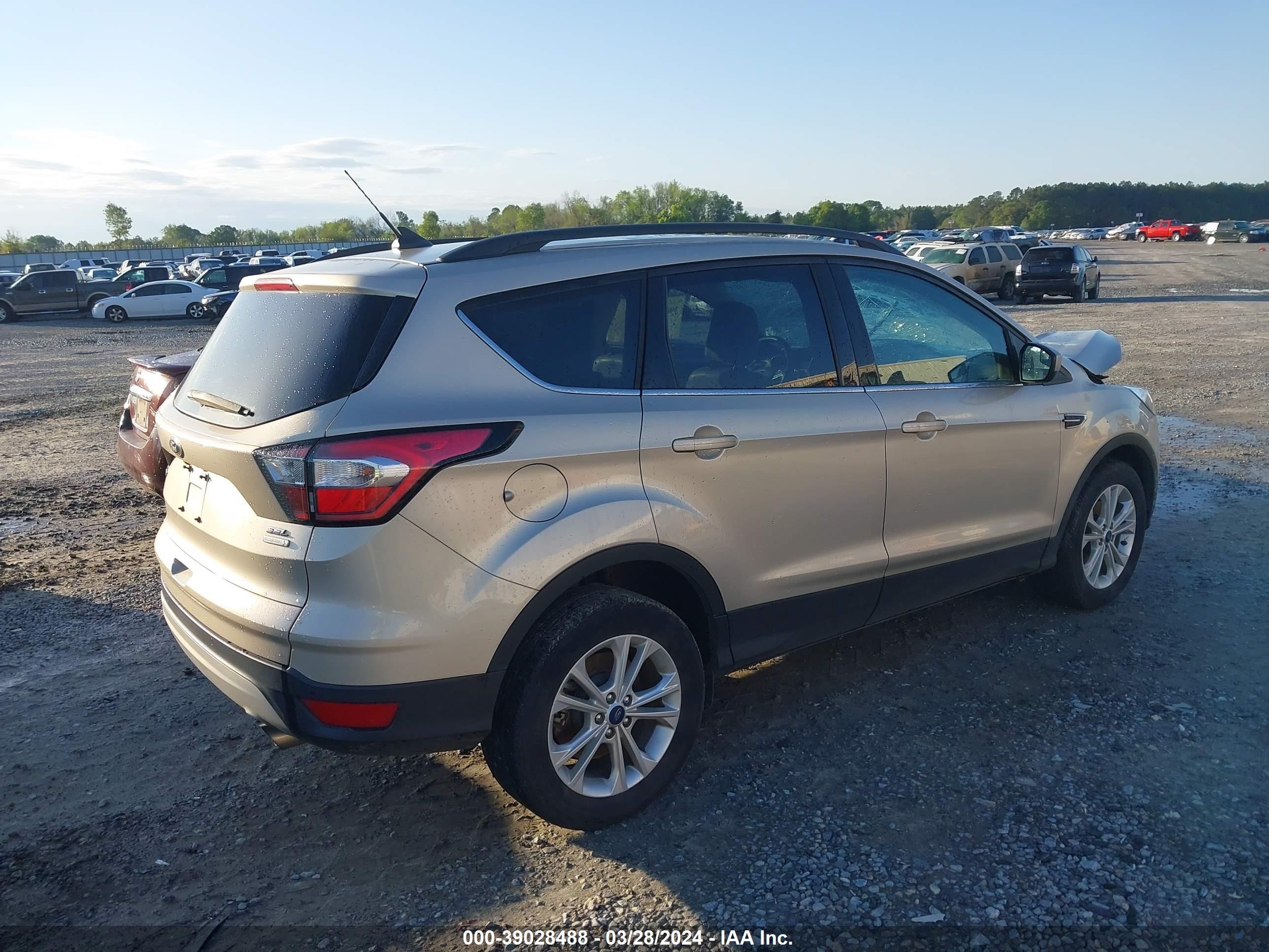 Photo 4 VIN: 1FMCU0HD0JUD54454 - FORD ESCAPE 