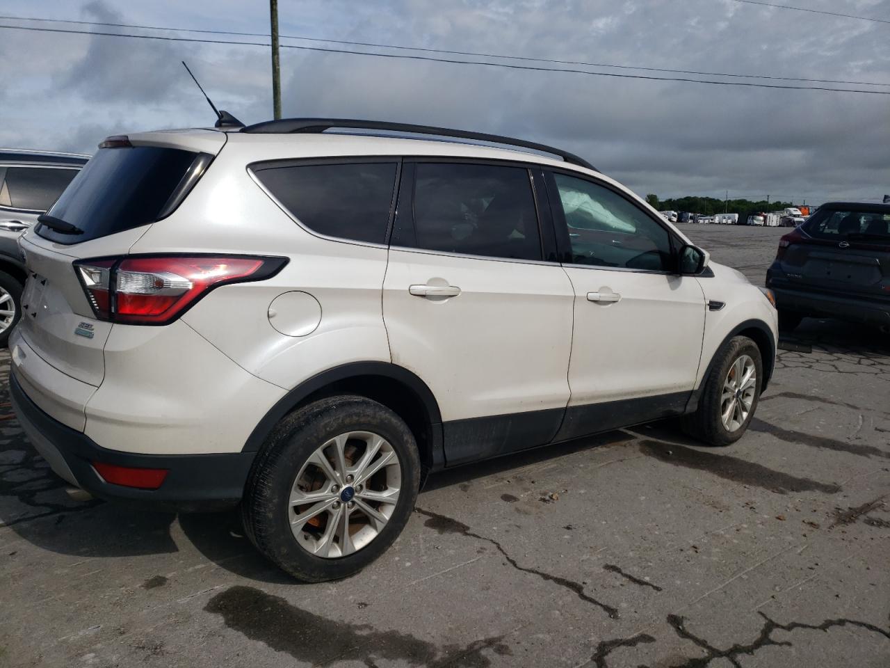 Photo 2 VIN: 1FMCU0HD1JUB79258 - FORD ESCAPE 