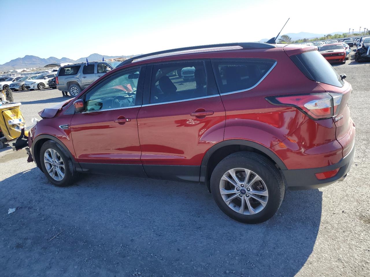 Photo 1 VIN: 1FMCU0HD1JUD05439 - FORD ESCAPE 