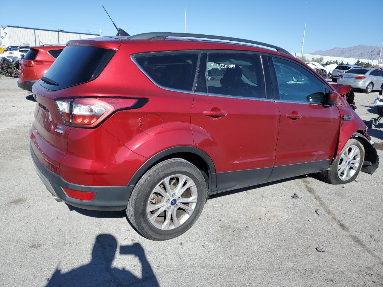 Photo 2 VIN: 1FMCU0HD1JUD05439 - FORD ESCAPE 