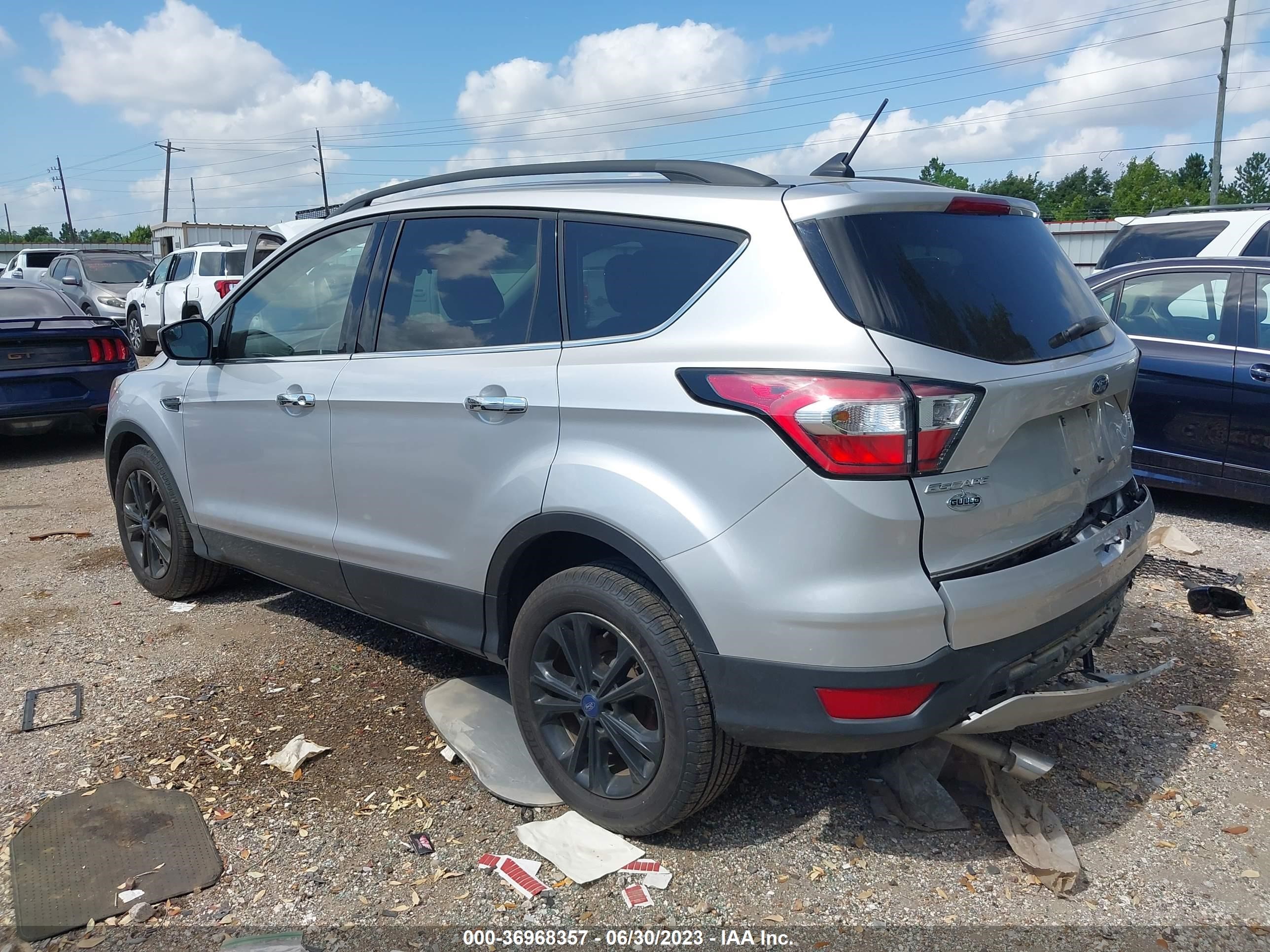 Photo 2 VIN: 1FMCU0HD3JUA84149 - FORD ESCAPE 