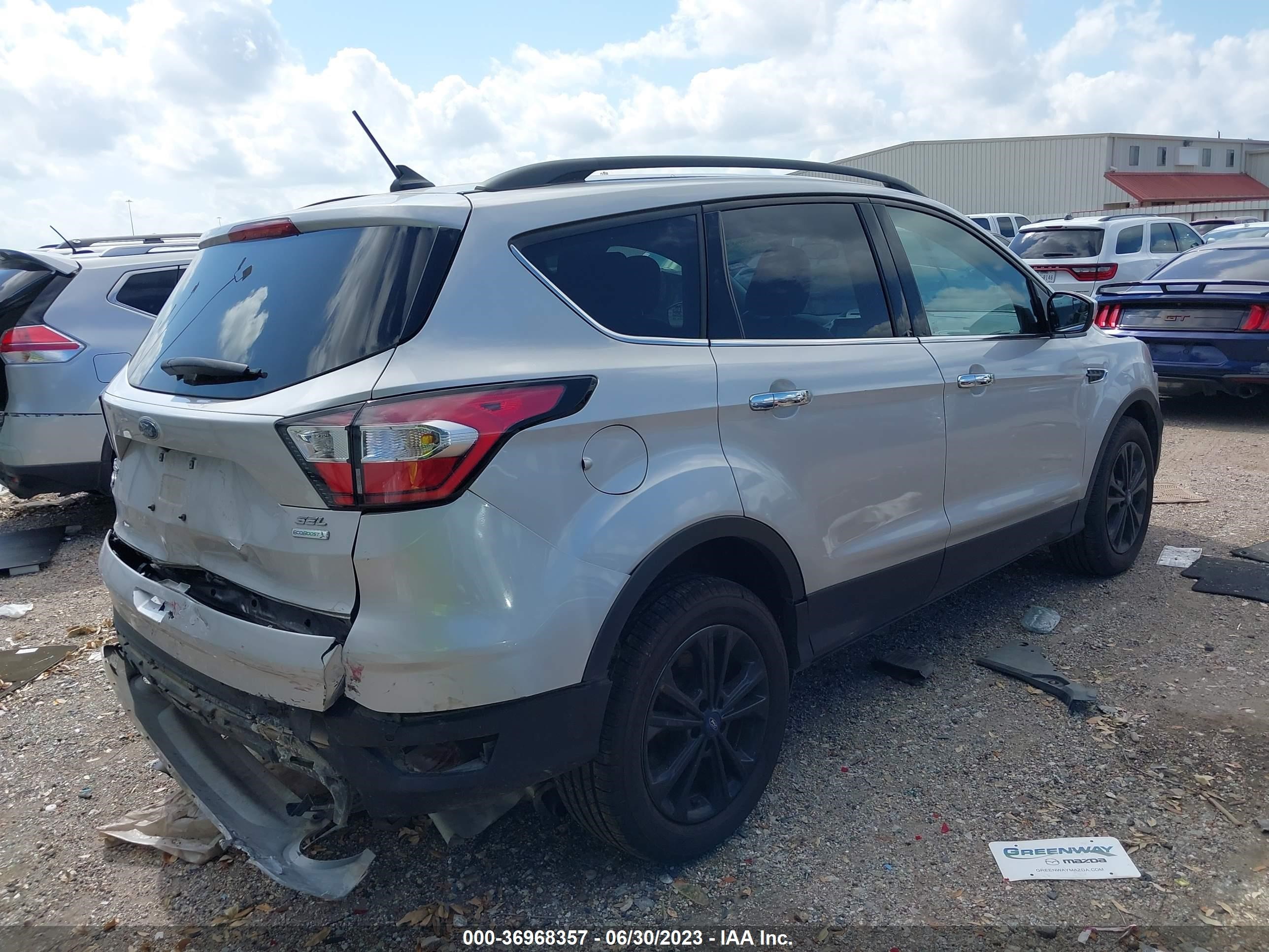 Photo 3 VIN: 1FMCU0HD3JUA84149 - FORD ESCAPE 