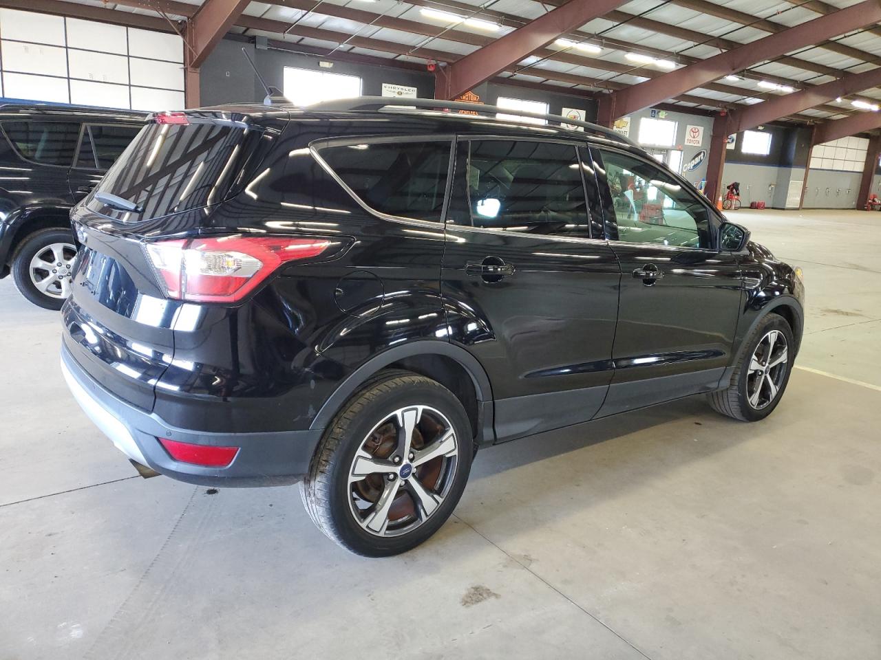 Photo 2 VIN: 1FMCU0HD4JUB02450 - FORD ESCAPE 