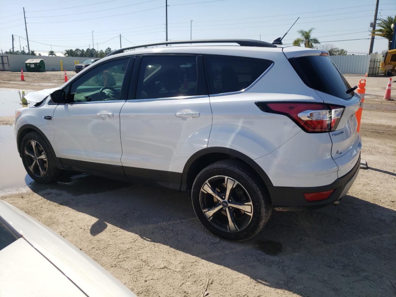 Photo 1 VIN: 1FMCU0HD5JUB61104 - FORD ESCAPE 