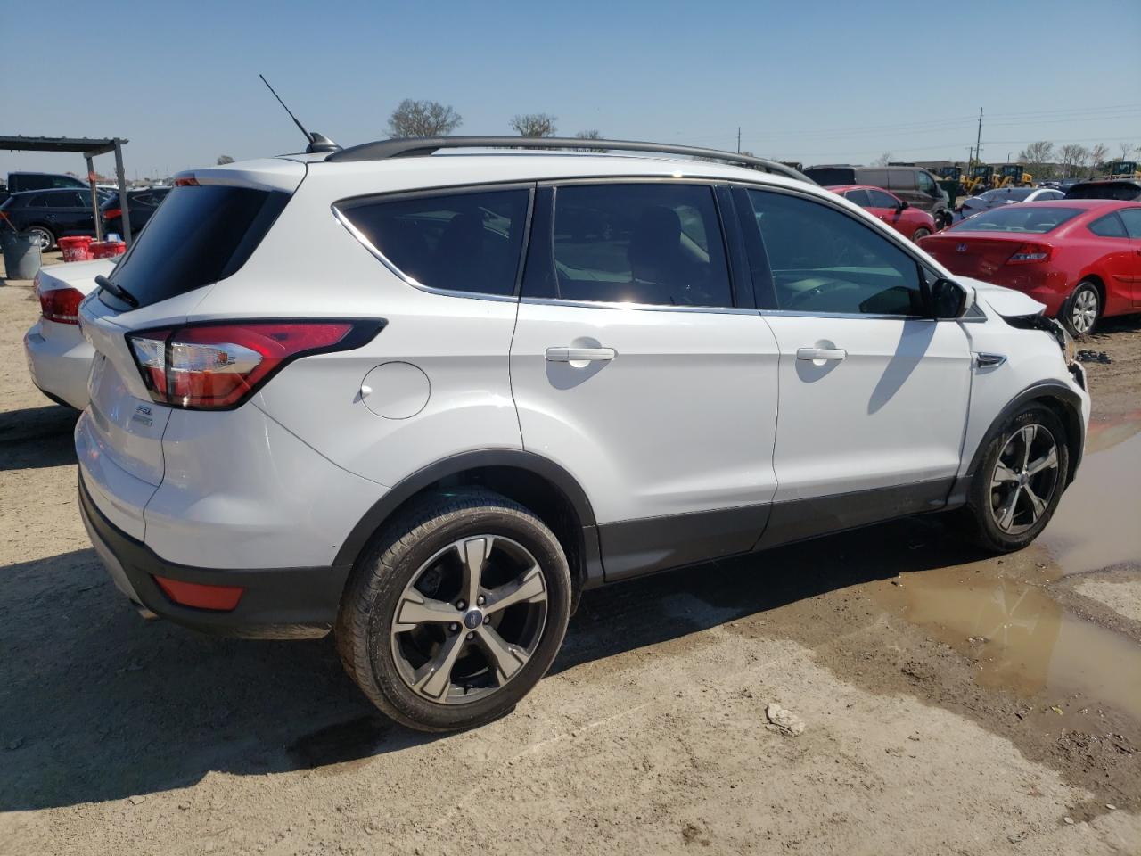 Photo 2 VIN: 1FMCU0HD5JUB61104 - FORD ESCAPE 