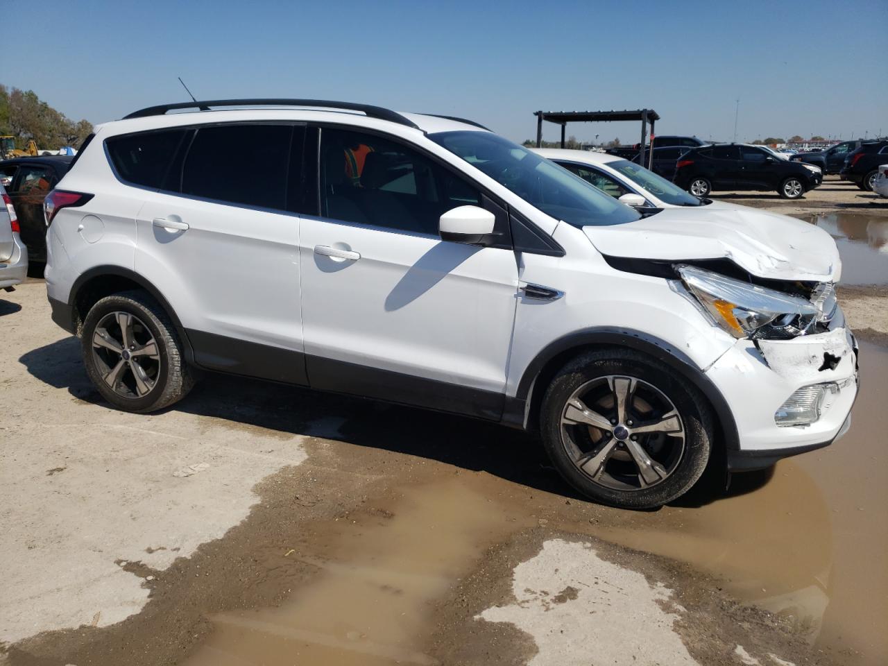 Photo 3 VIN: 1FMCU0HD5JUB61104 - FORD ESCAPE 