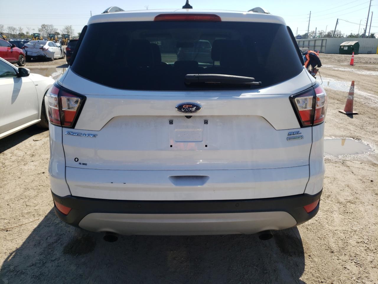 Photo 5 VIN: 1FMCU0HD5JUB61104 - FORD ESCAPE 