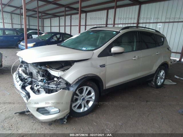 Photo 1 VIN: 1FMCU0HD6JUA53946 - FORD ESCAPE 