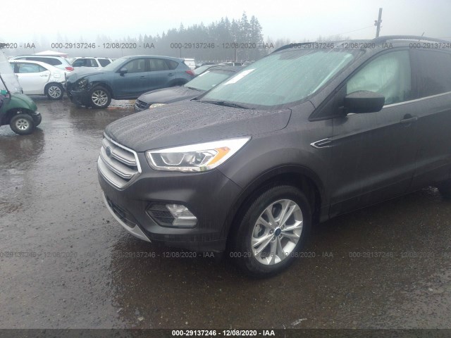 Photo 1 VIN: 1FMCU0HD6JUA82511 - FORD ESCAPE 