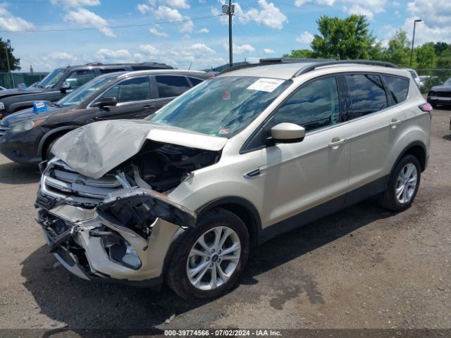 Photo 1 VIN: 1FMCU0HD6JUC31533 - FORD ESCAPE 