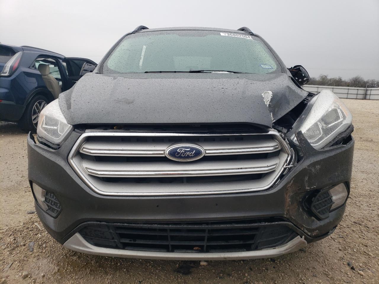 Photo 4 VIN: 1FMCU0HD9KUB05216 - FORD ESCAPE 