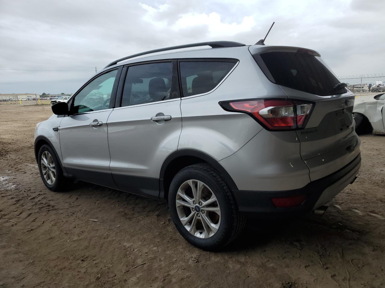 Photo 1 VIN: 1FMCU0HDXJUA83953 - FORD ESCAPE 