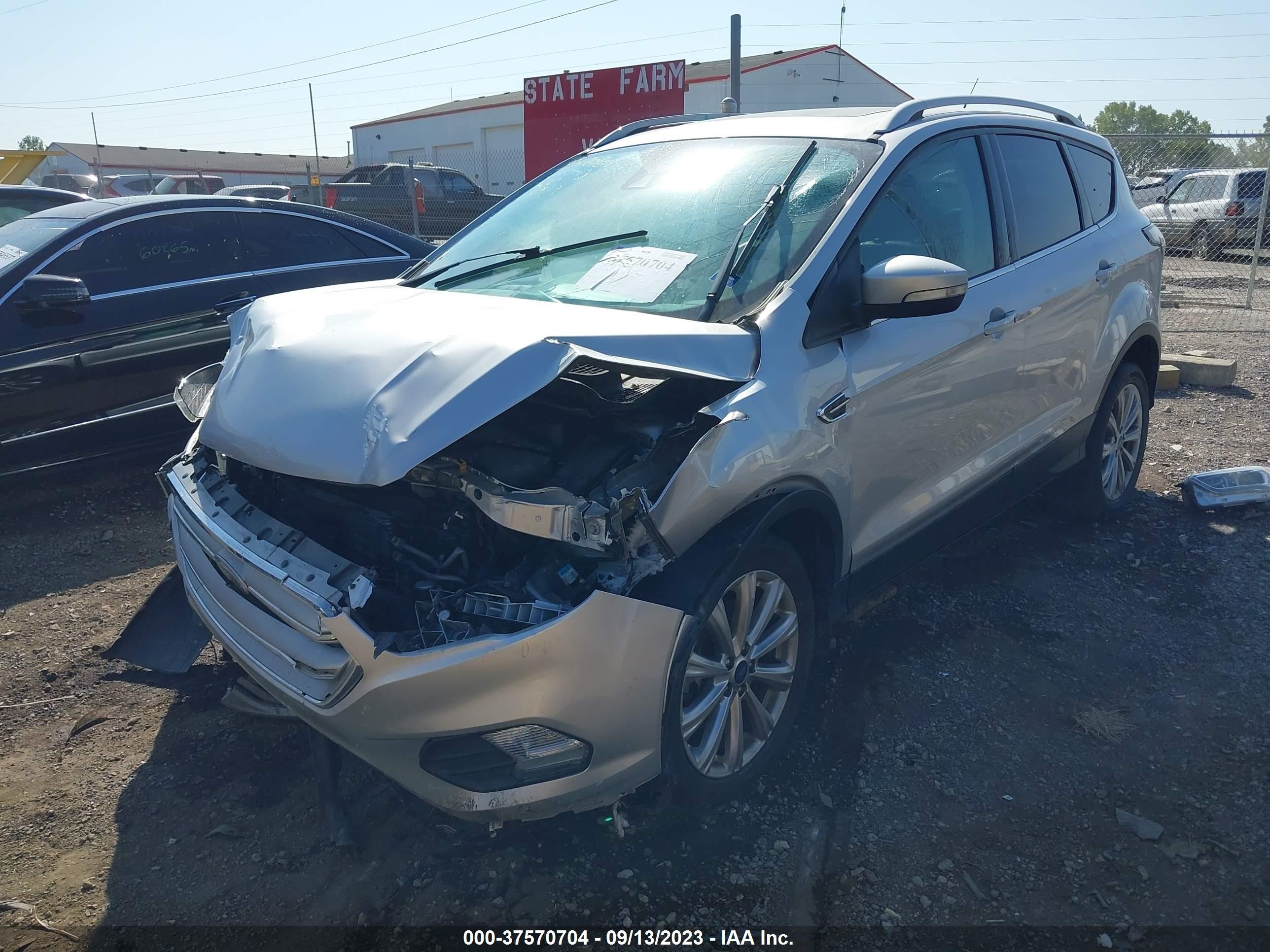 Photo 1 VIN: 1FMCU0J90HUE22803 - FORD ESCAPE 