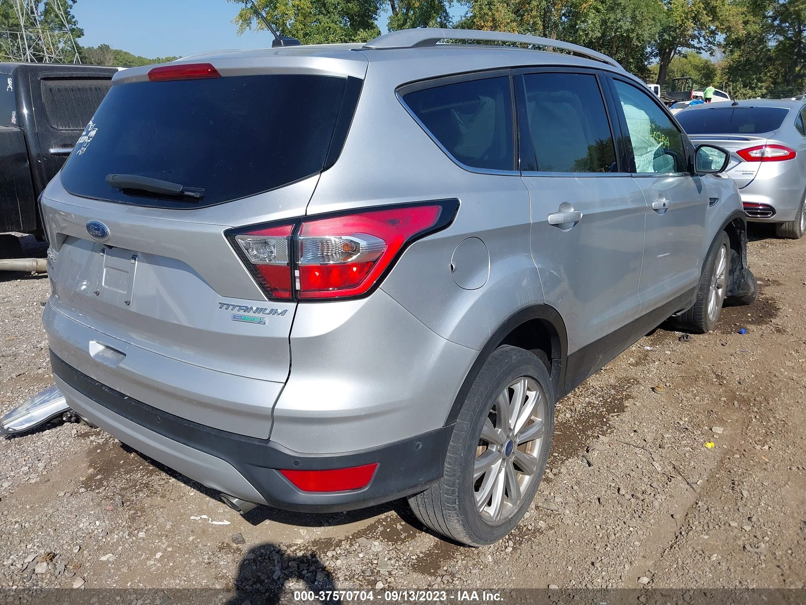 Photo 3 VIN: 1FMCU0J90HUE22803 - FORD ESCAPE 