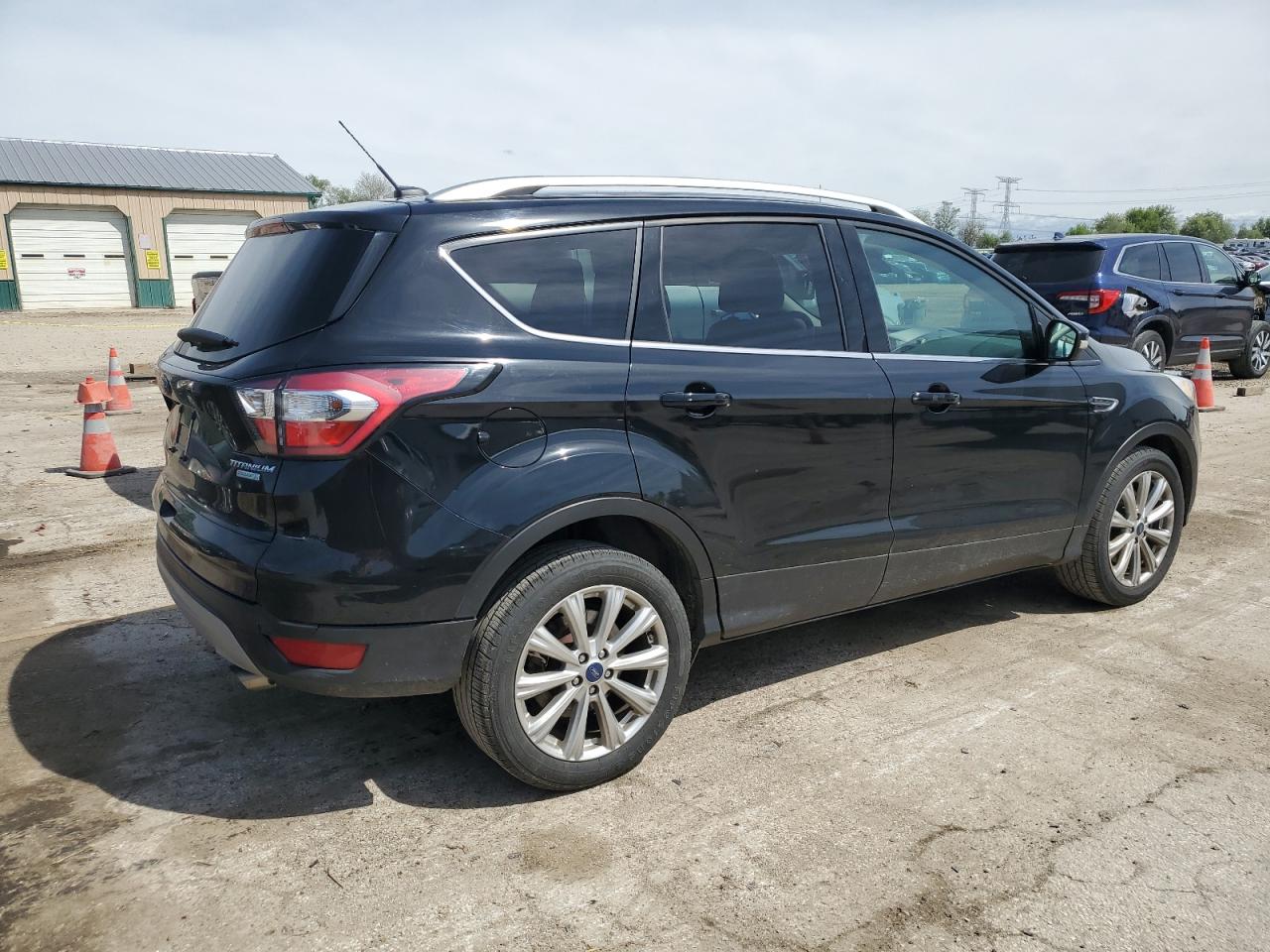 Photo 2 VIN: 1FMCU0J92HUB75719 - FORD ESCAPE 