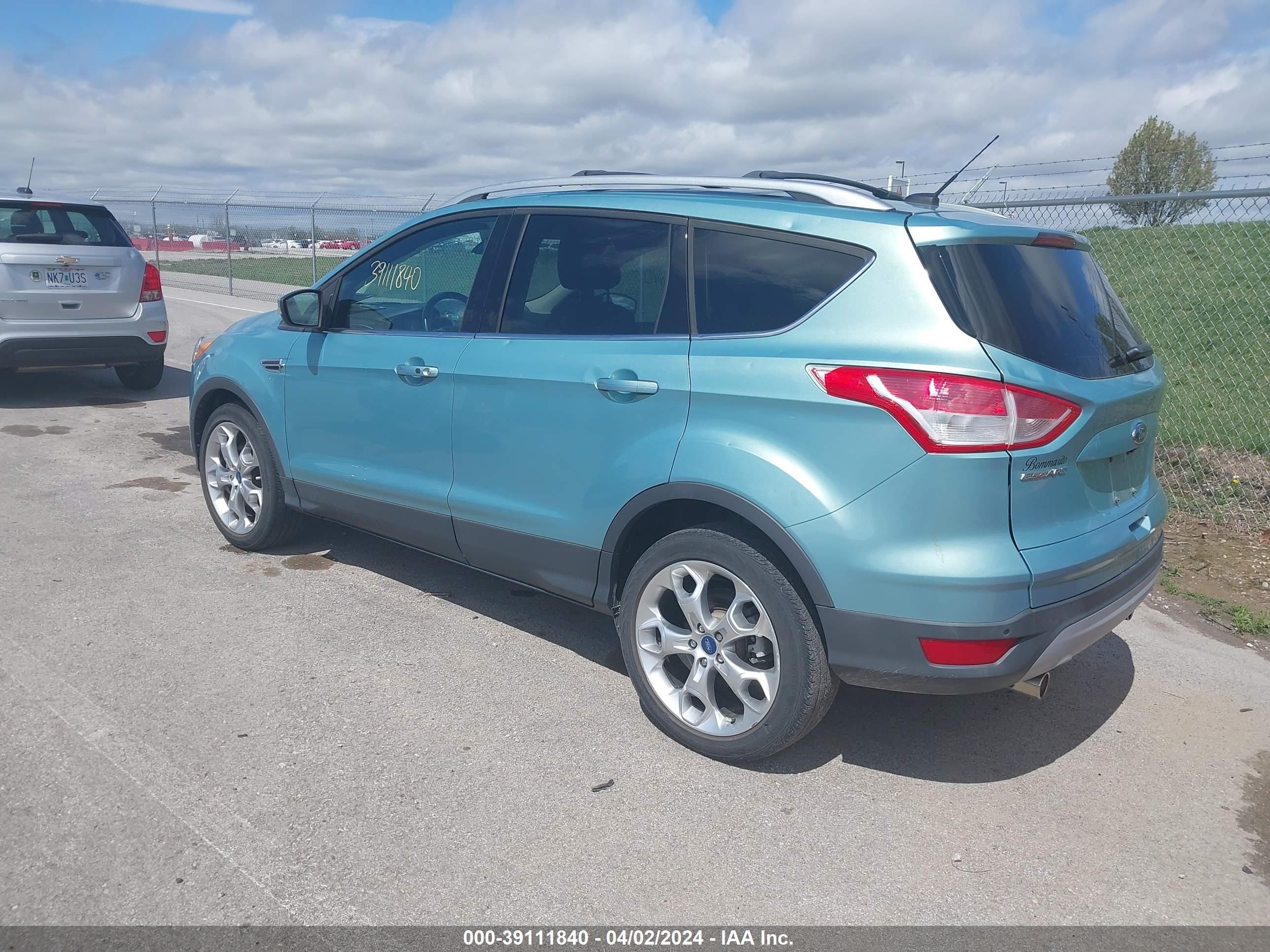 Photo 2 VIN: 1FMCU0J93DUC45397 - FORD ESCAPE 