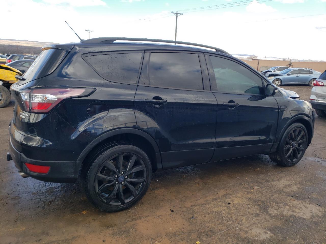 Photo 2 VIN: 1FMCU0J93HUC80060 - FORD ESCAPE 