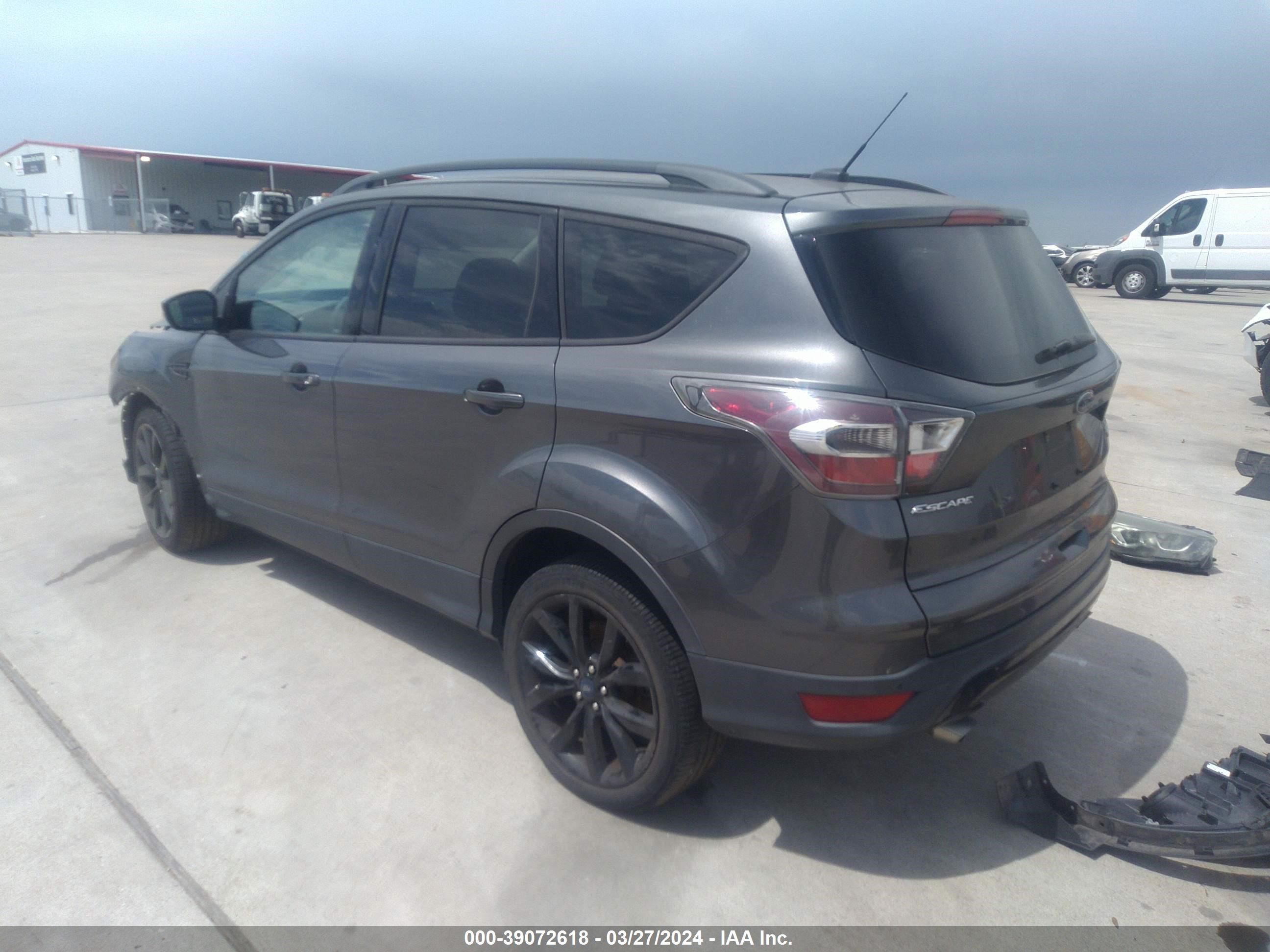 Photo 2 VIN: 1FMCU0J94HUA13400 - FORD ESCAPE 