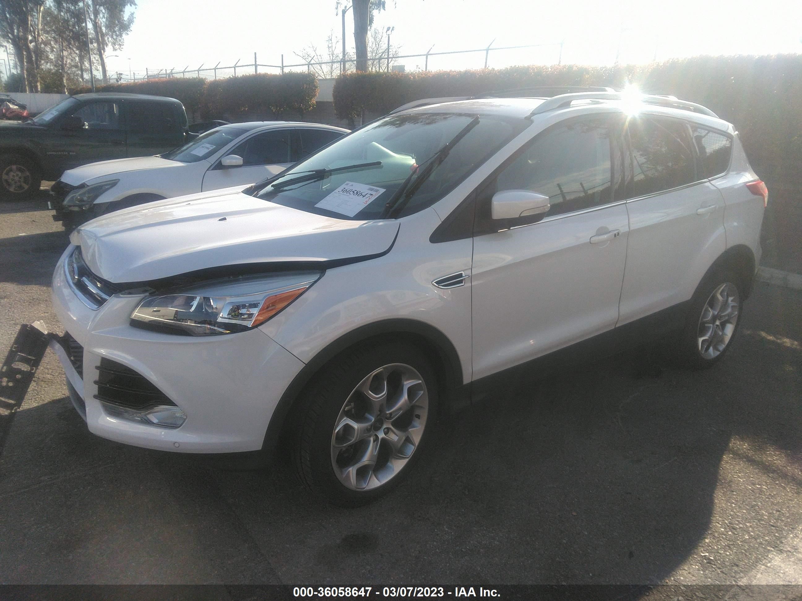 Photo 1 VIN: 1FMCU0J95FUB73119 - FORD ESCAPE 