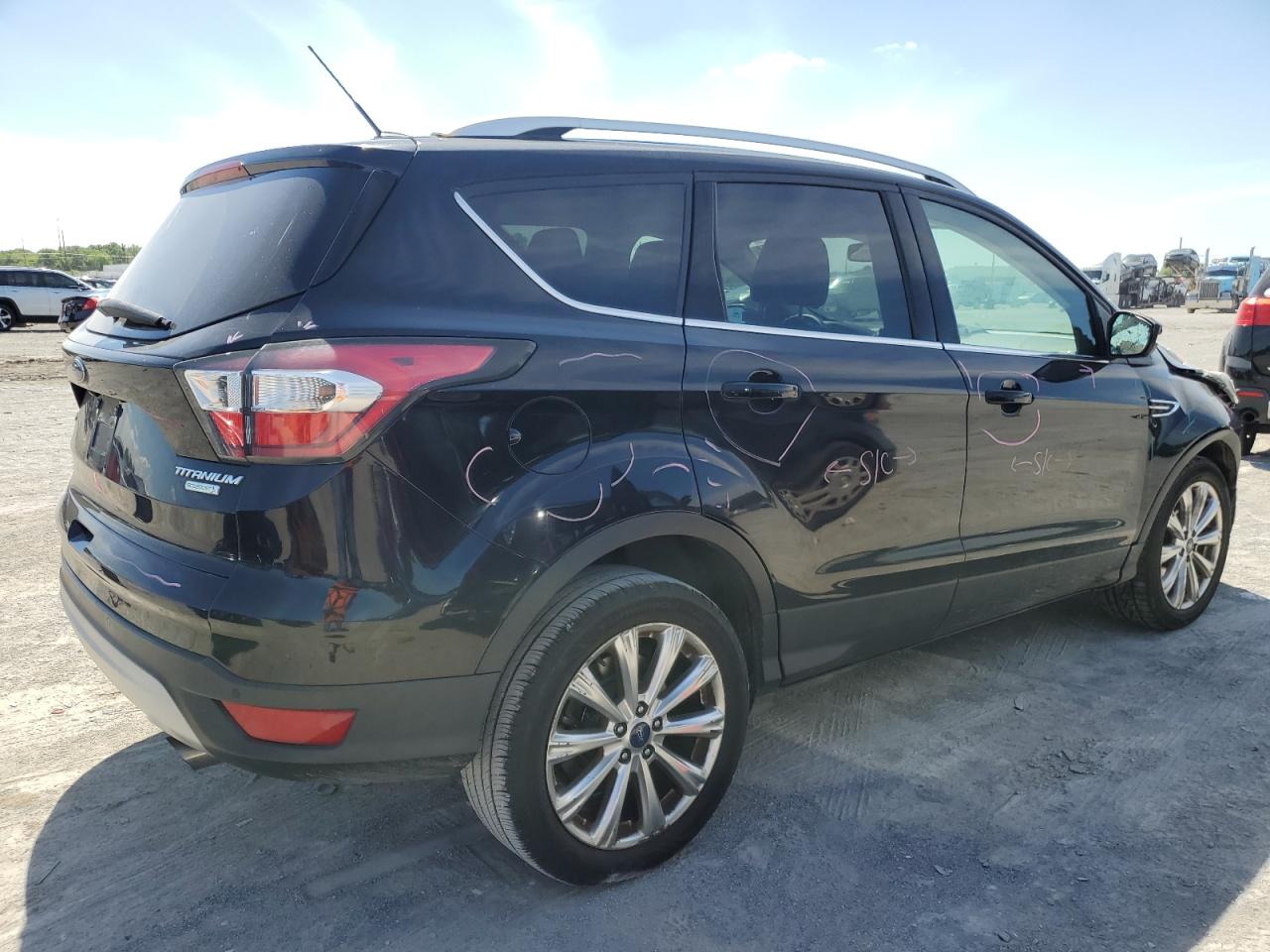 Photo 2 VIN: 1FMCU0J95HUA63111 - FORD ESCAPE 