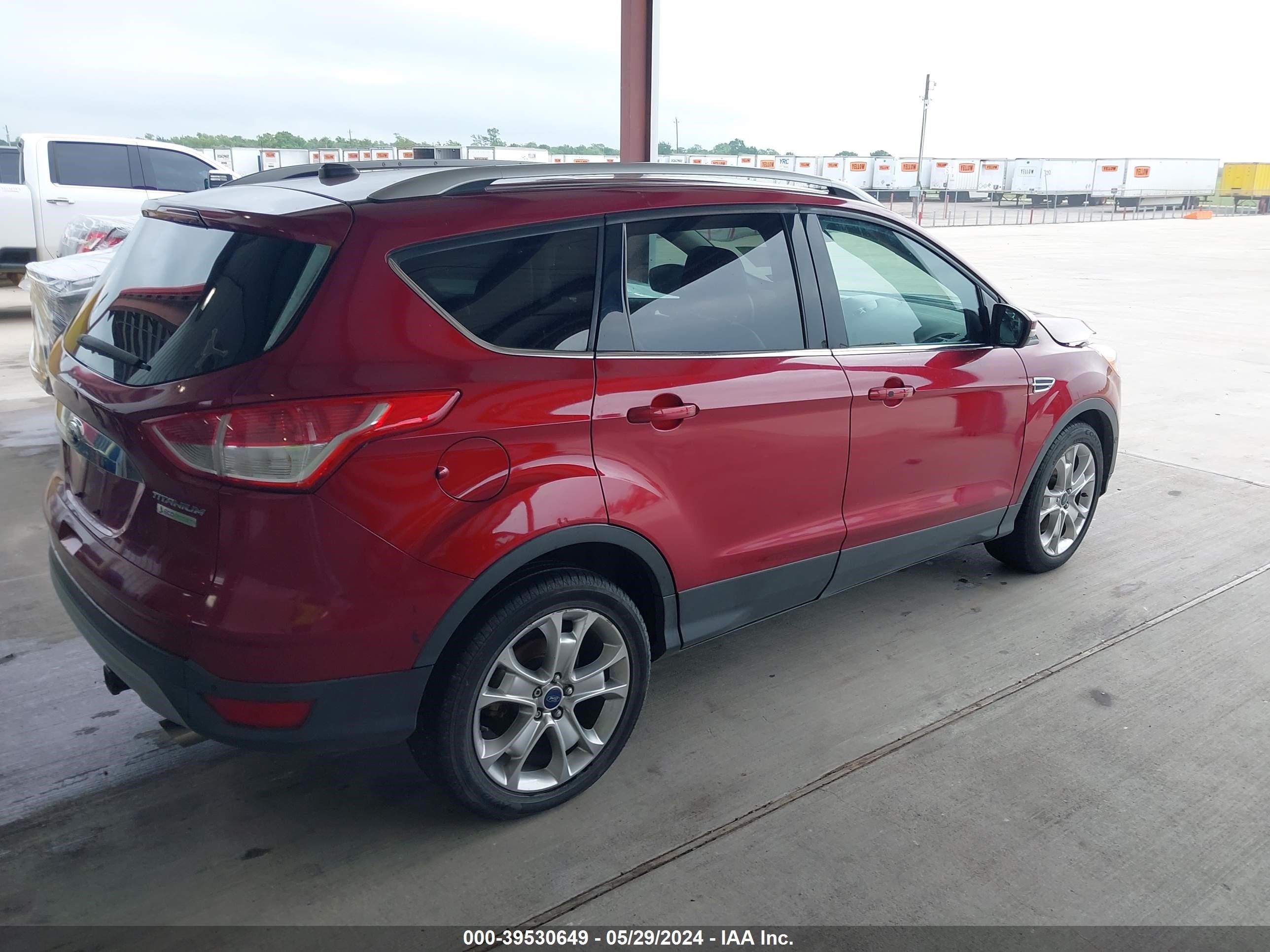 Photo 3 VIN: 1FMCU0J96FUC04104 - FORD ESCAPE 