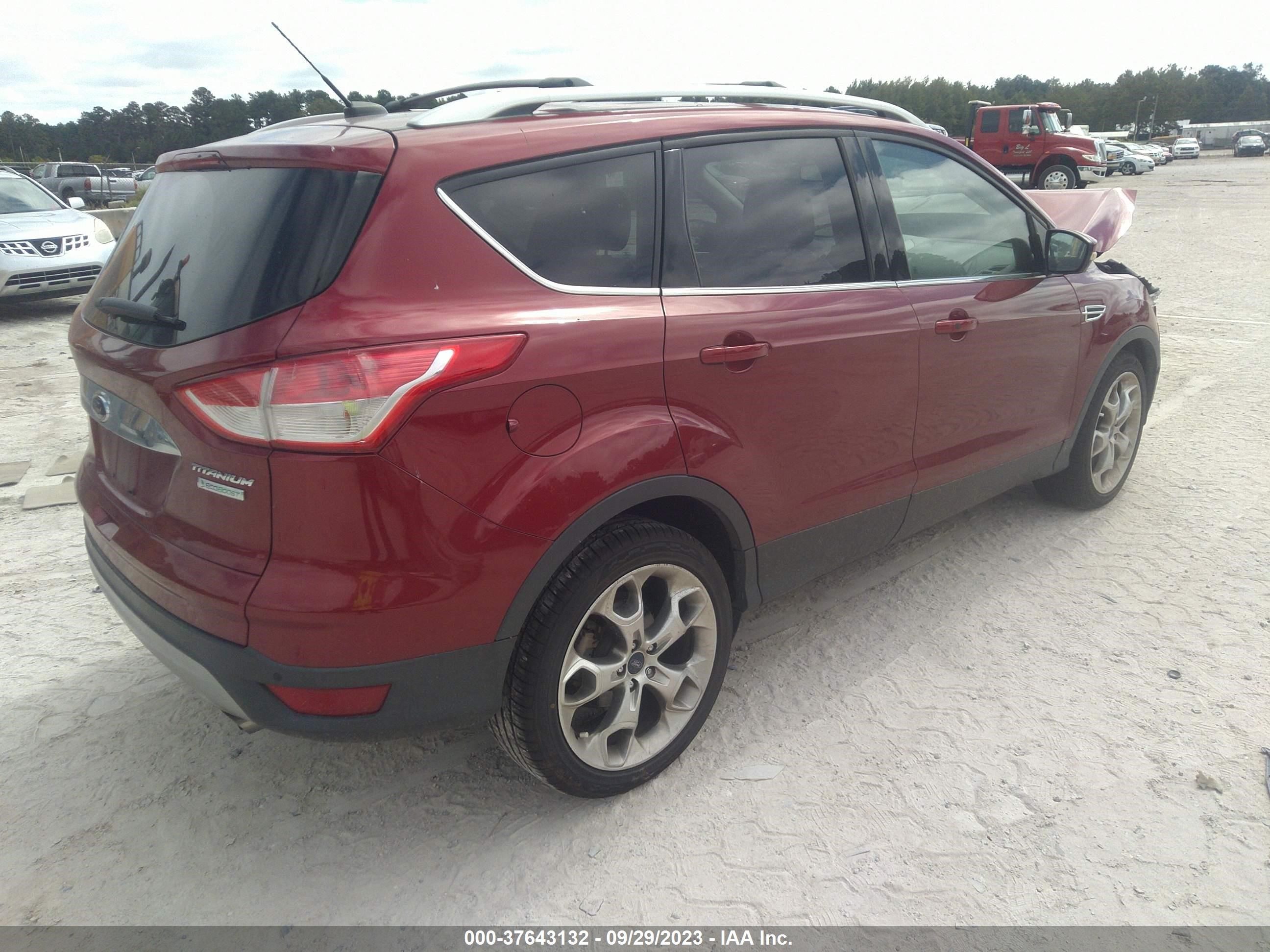 Photo 3 VIN: 1FMCU0J97EUC04627 - FORD ESCAPE 