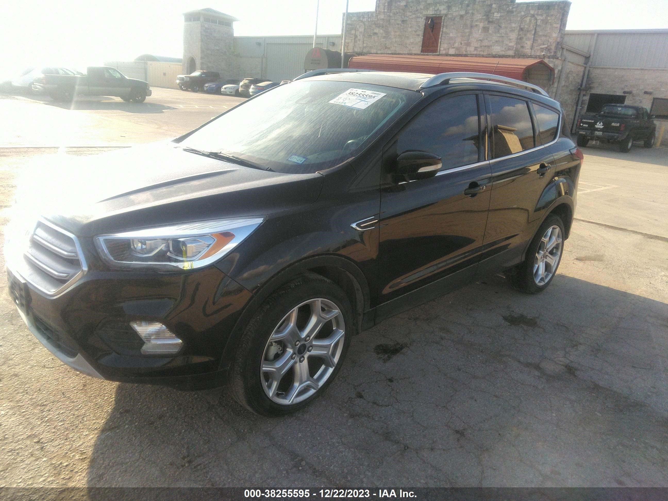 Photo 1 VIN: 1FMCU0J97KUA18226 - FORD ESCAPE 