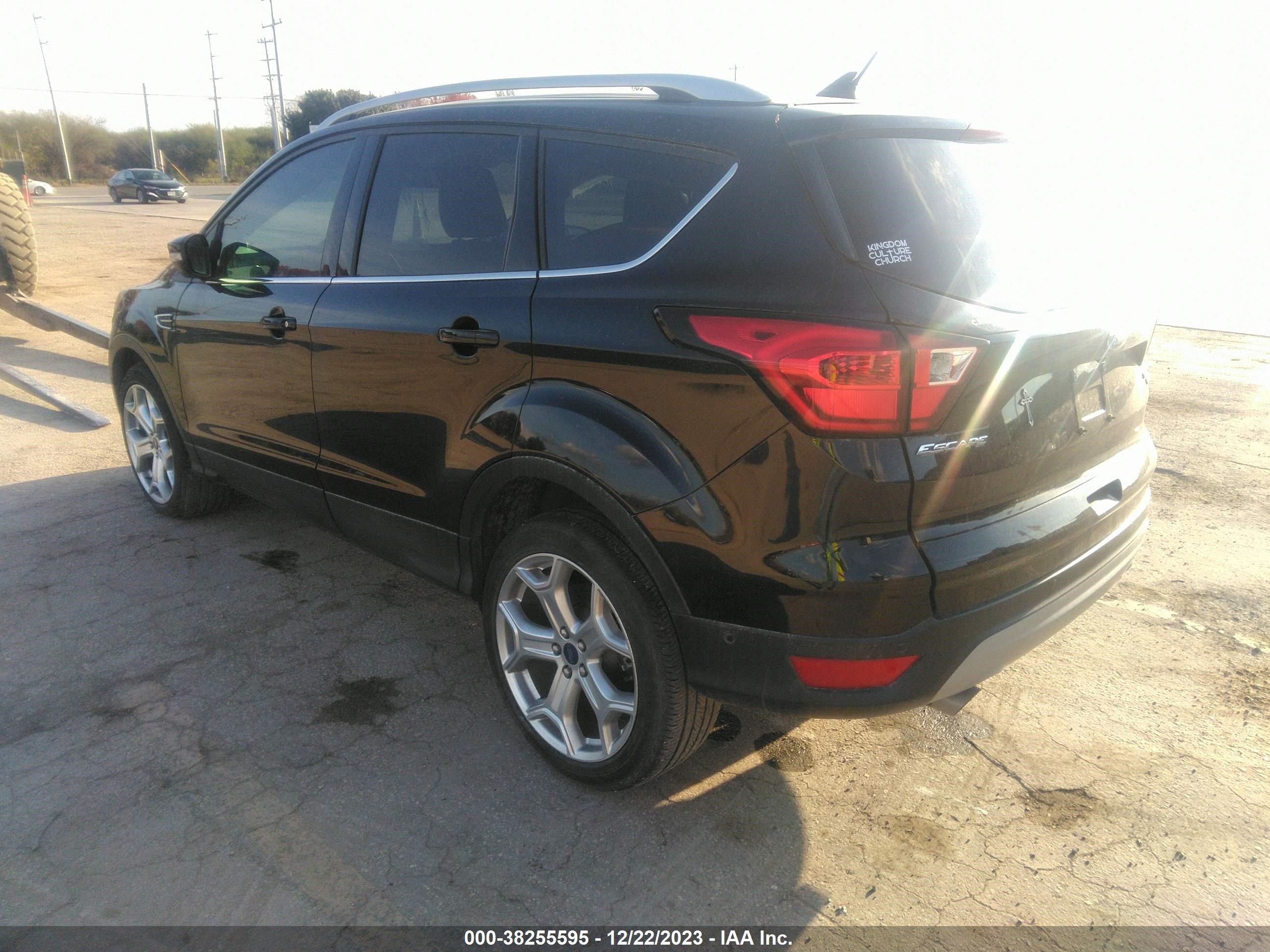 Photo 2 VIN: 1FMCU0J97KUA18226 - FORD ESCAPE 