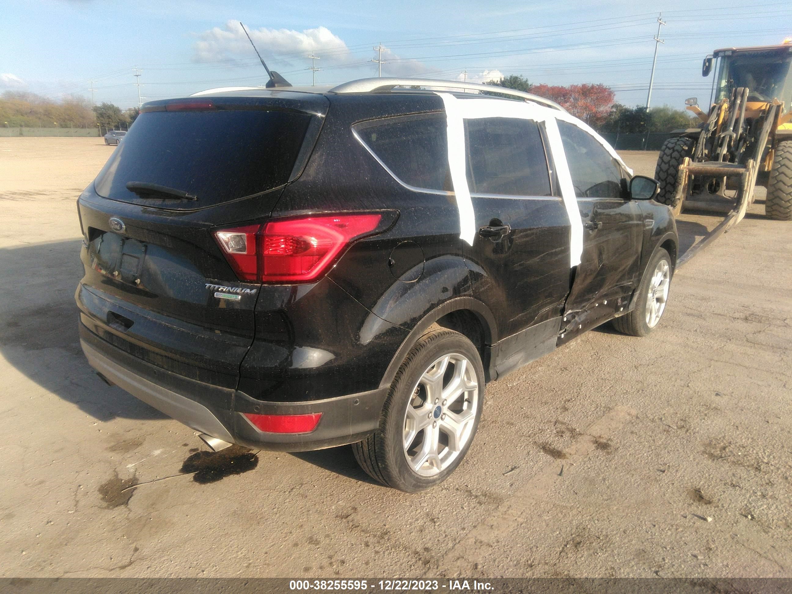 Photo 3 VIN: 1FMCU0J97KUA18226 - FORD ESCAPE 