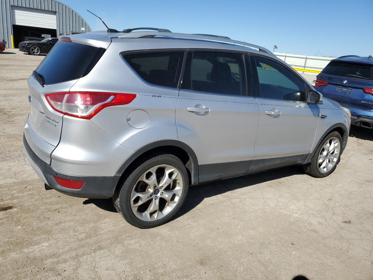 Photo 2 VIN: 1FMCU0J99DUC44741 - FORD ESCAPE 