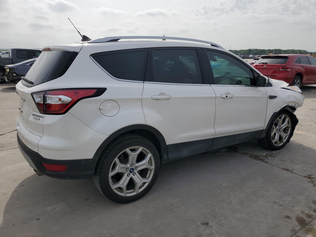 Photo 2 VIN: 1FMCU0J99JUD19675 - FORD ESCAPE 