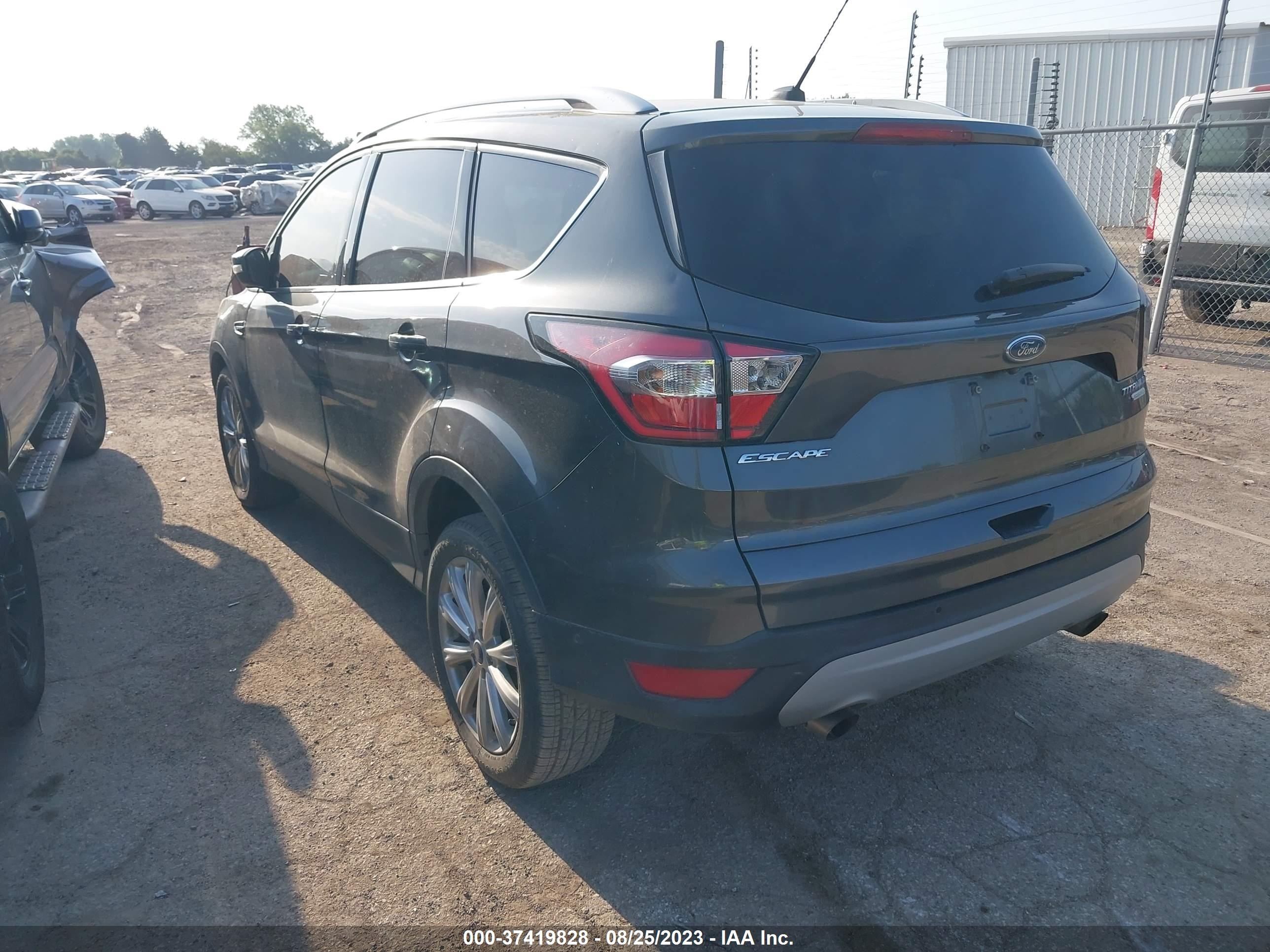 Photo 2 VIN: 1FMCU0JD2HUD27499 - FORD ESCAPE 