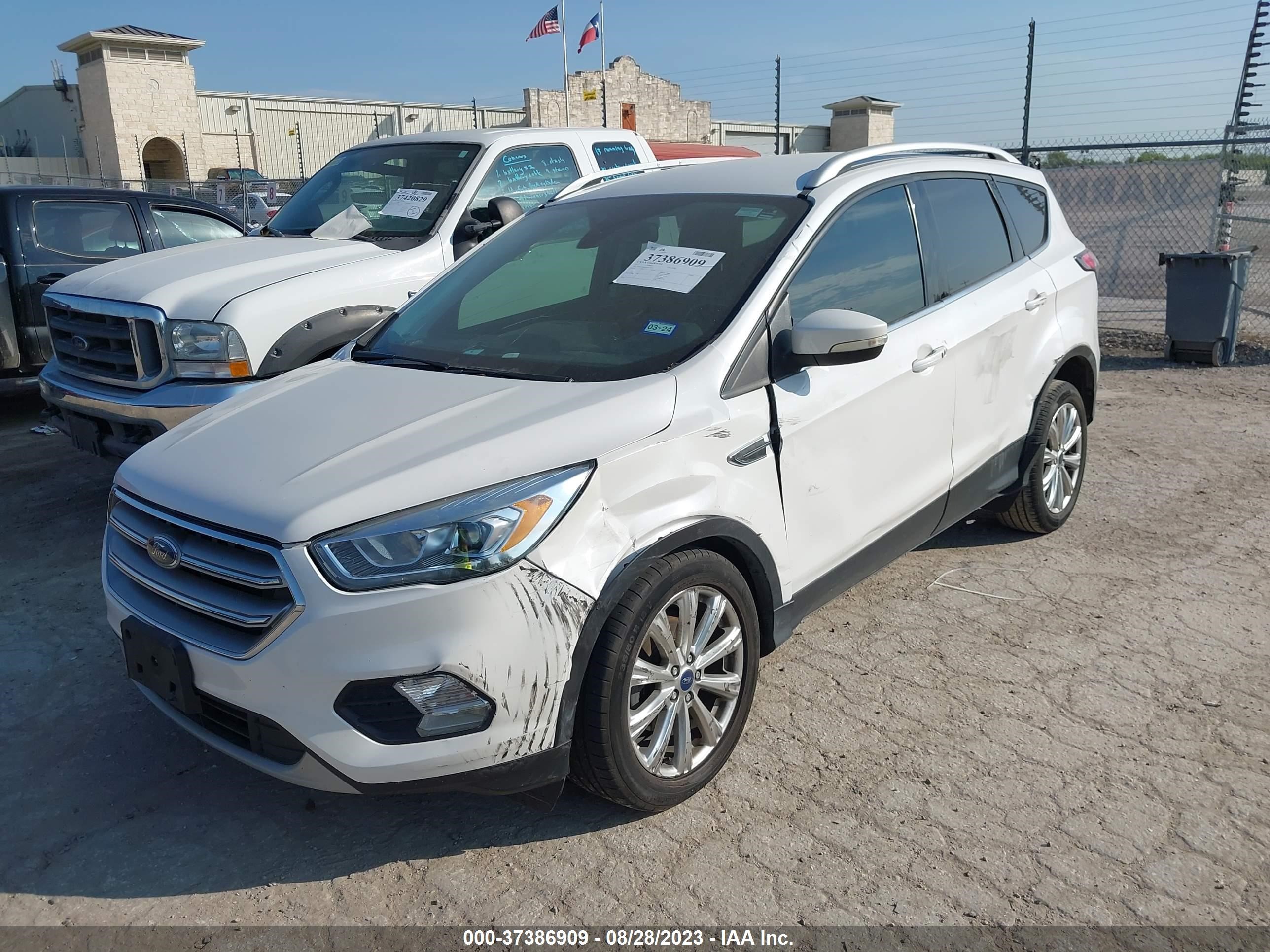 Photo 1 VIN: 1FMCU0JD5HUA22062 - FORD ESCAPE 