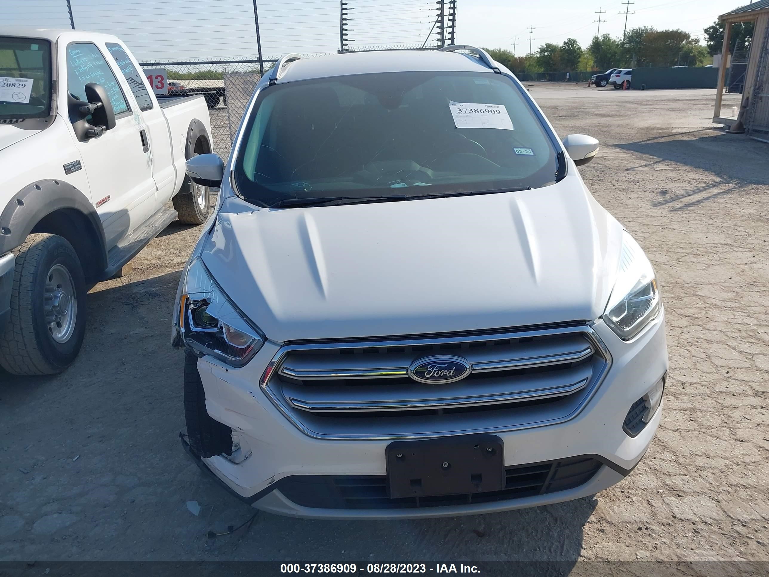 Photo 11 VIN: 1FMCU0JD5HUA22062 - FORD ESCAPE 