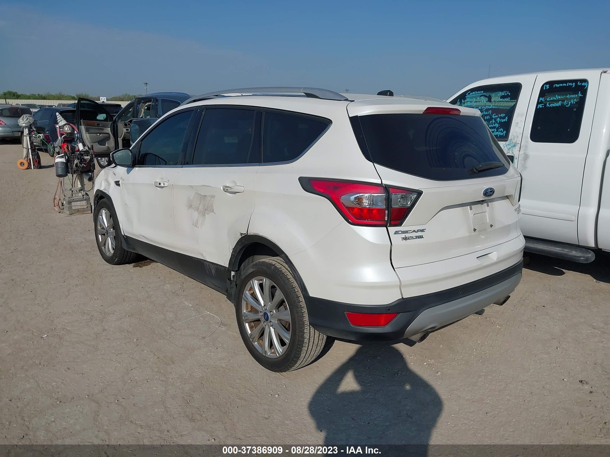 Photo 2 VIN: 1FMCU0JD5HUA22062 - FORD ESCAPE 